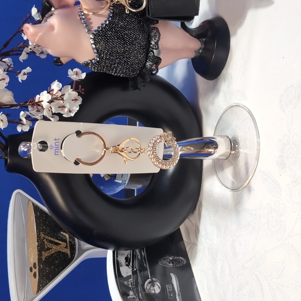 Bag Charm/Keyring - Gold Circle With Butterfly, Pearl And Crystal Embel…